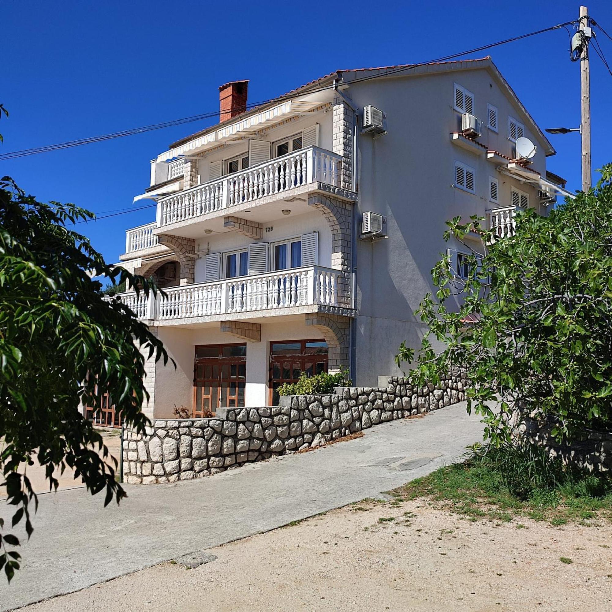 Apartments Vuksan 拉布 外观 照片